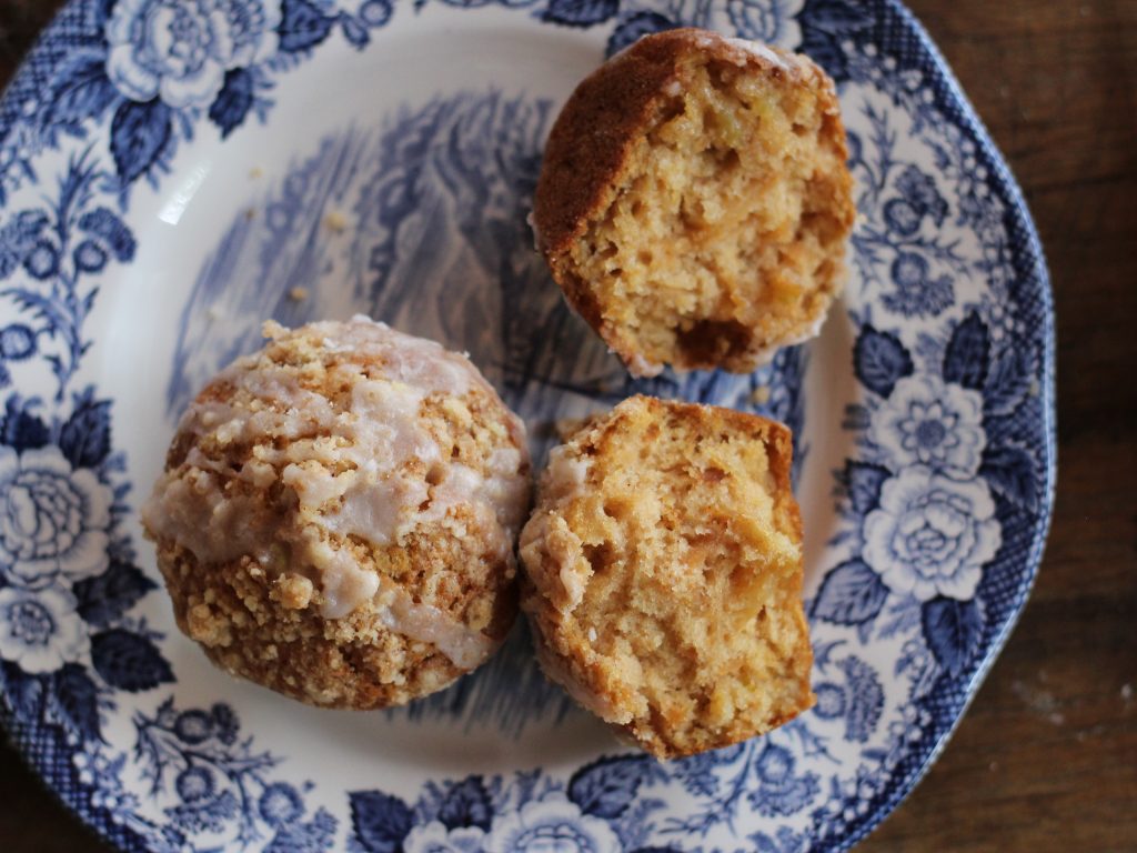 Apple crumb muffins